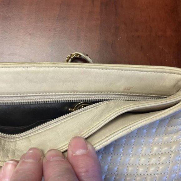 BALLY Authentic Vintage Quilted Cream Leather Chain Link Shoulder Bag - Picture 15 of 16